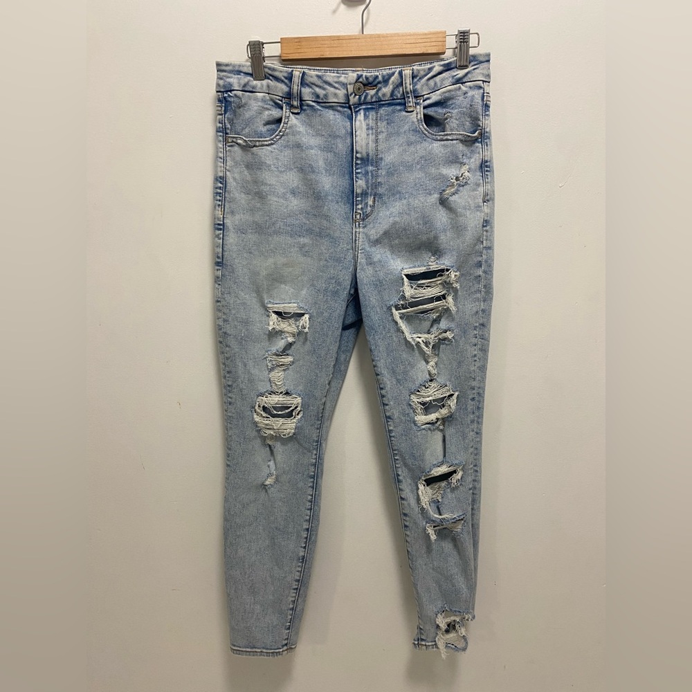 American eagle ripped demin jeans